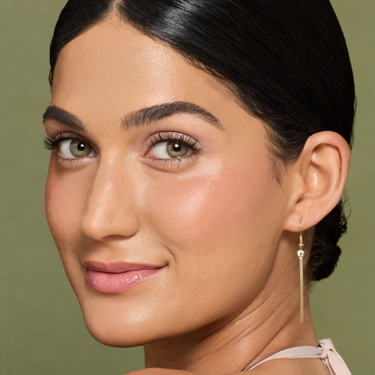 Jane Iredale Holiday 2026 – officiële campagnefoto Taja